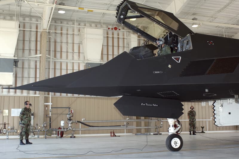 F-117：Flight commemorates 250,000 hours for Nighthawks