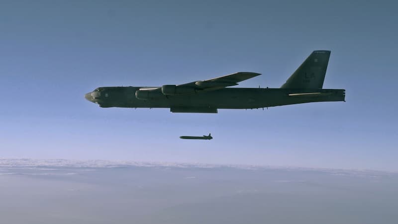 B-52HによるAGM-86Bの運用評価