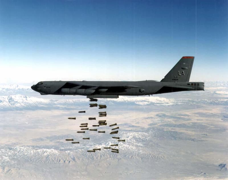 B-52HによるM-117投下訓練