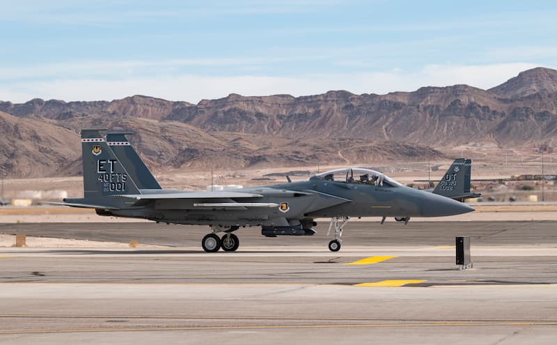 運用試験中のF-15EX Eagle II：横から