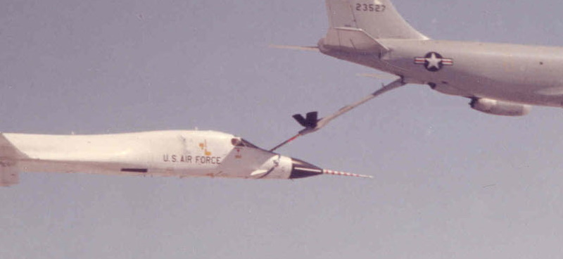 B-1A機首のフロントウィング（空中給油）