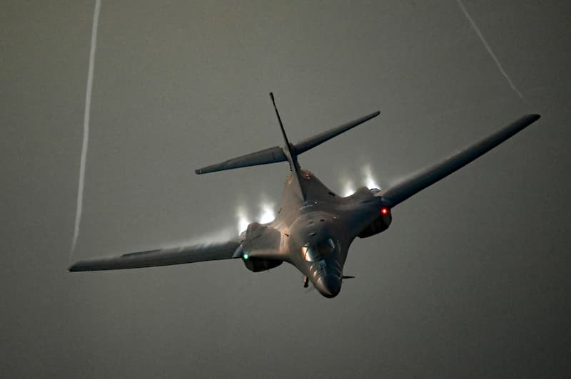 戦略爆撃機：B-1B Lancer可変翼ステルスの長距離多目的超音速爆撃機 | 実験とCAEとはかせ工房