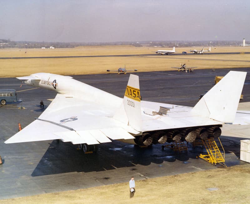 XB-70A：後方から