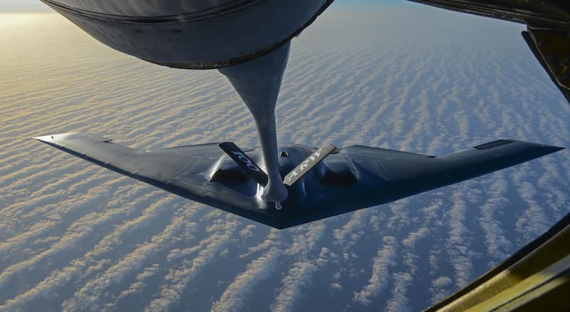 KC-135ストラトタンカーからB-2への空中給油（その1）