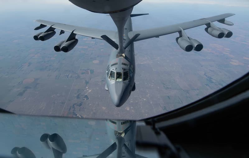 KC-135ストラトタンカーからB-52への空中給油