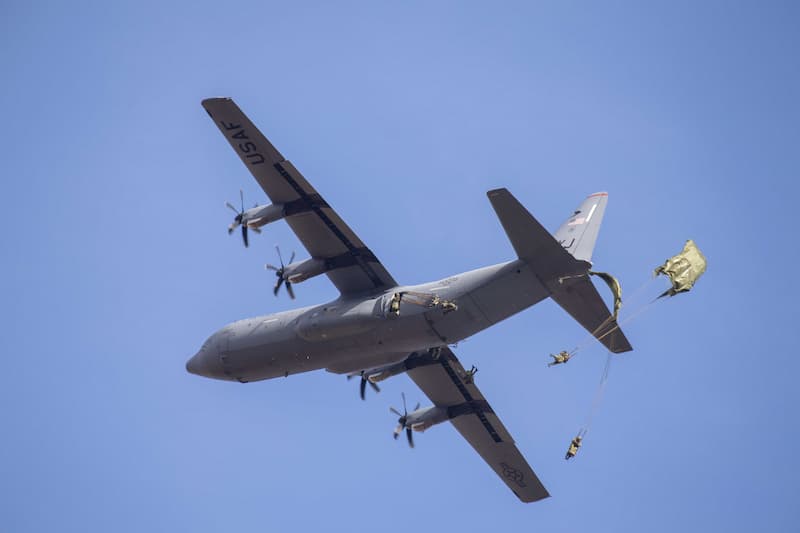 C-130J Super Hercules：空挺部隊の降下