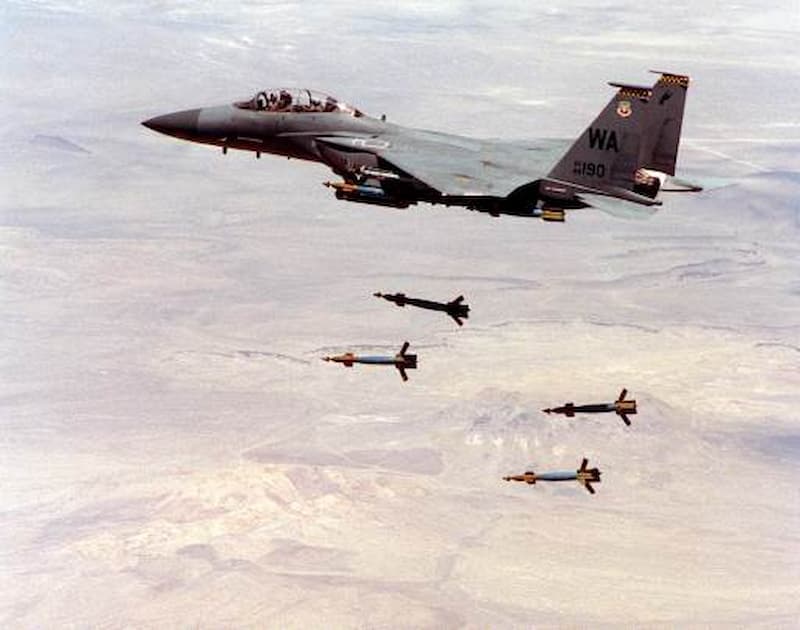 F-15Eストライク・イーグル（Strike Eagle）：GBU-27